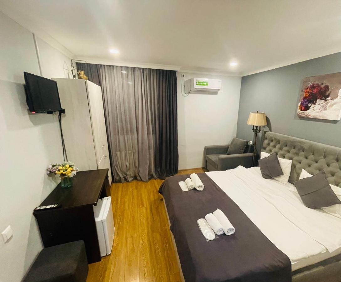 Book Hotel Тбилиси Екстериор снимка